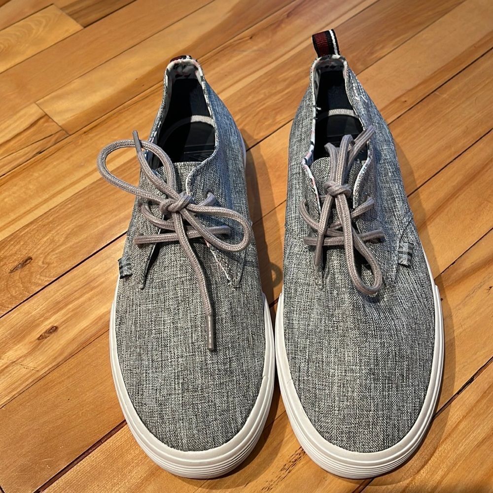 Ben Sherman heather gray canvas white sidewall tie sneakers. Size 7.